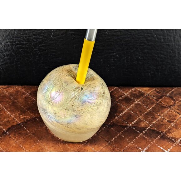 Vintage Art glass apple pen stand, artist signed glass paperweight, iridescent - Picture 2 of 10